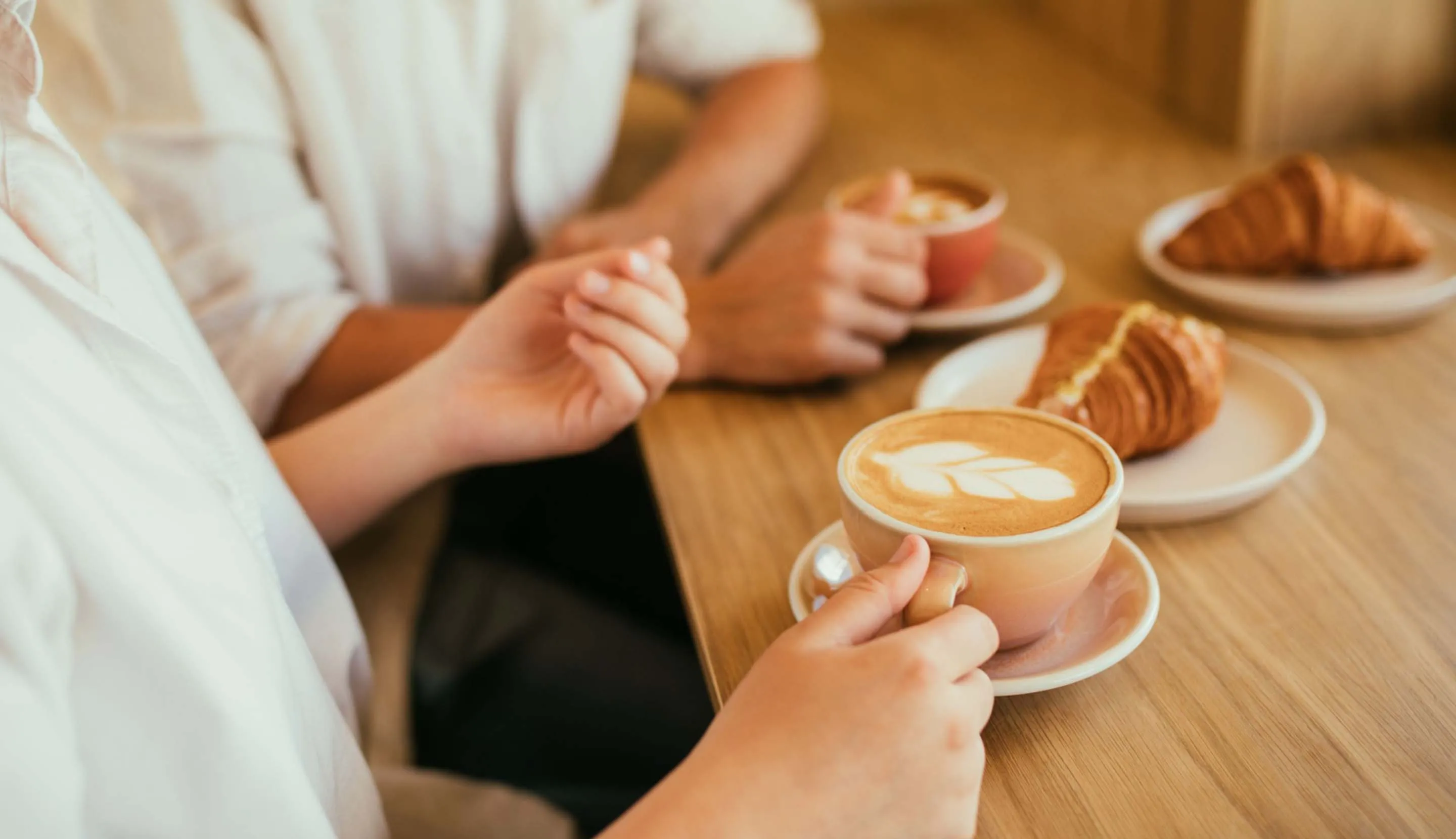 camilan yang cocok untuk kopi hitam