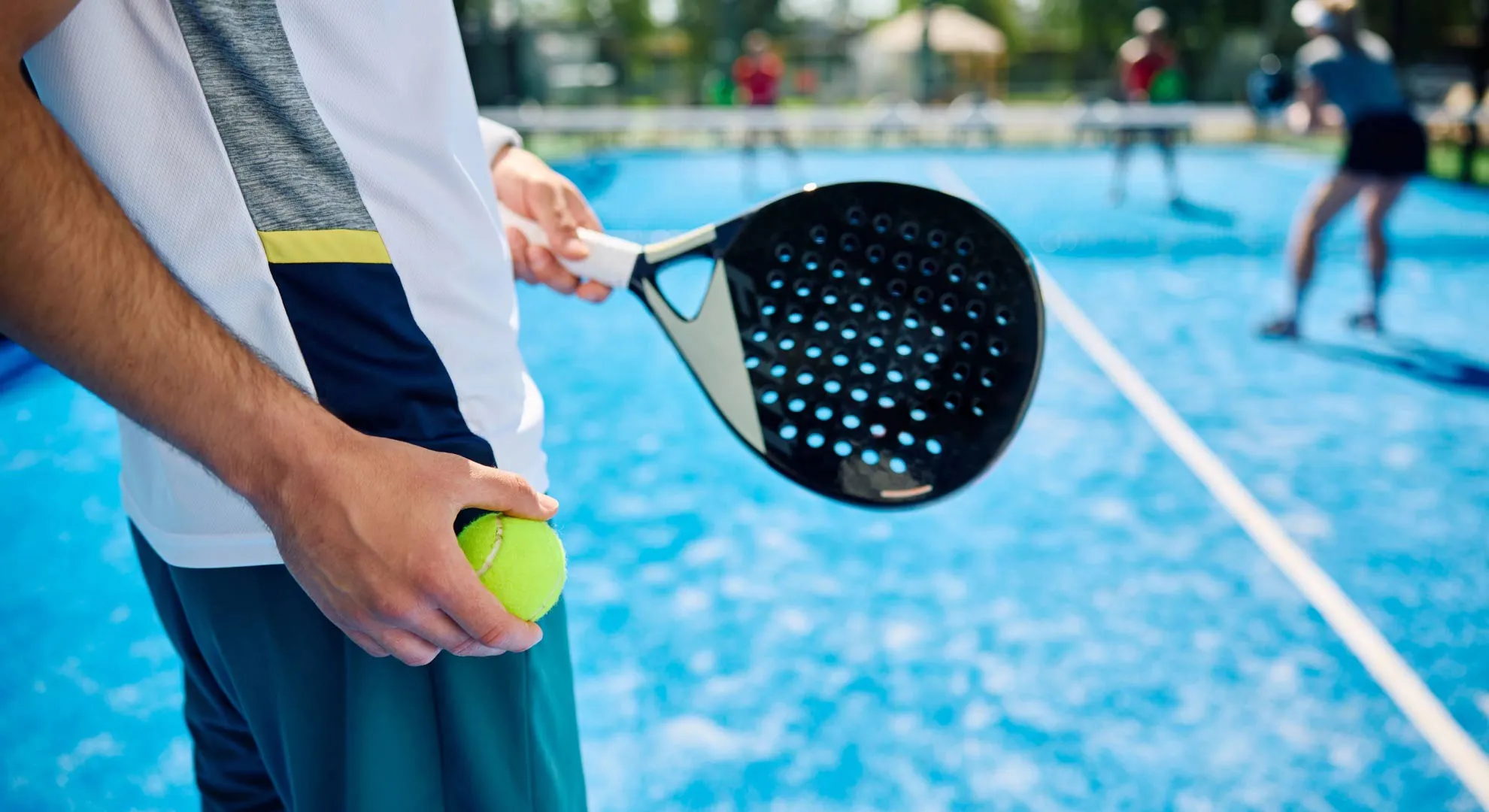 Sama-sama Pakai Raket, Apa Sih Perbedaan Padel dan Tenis?