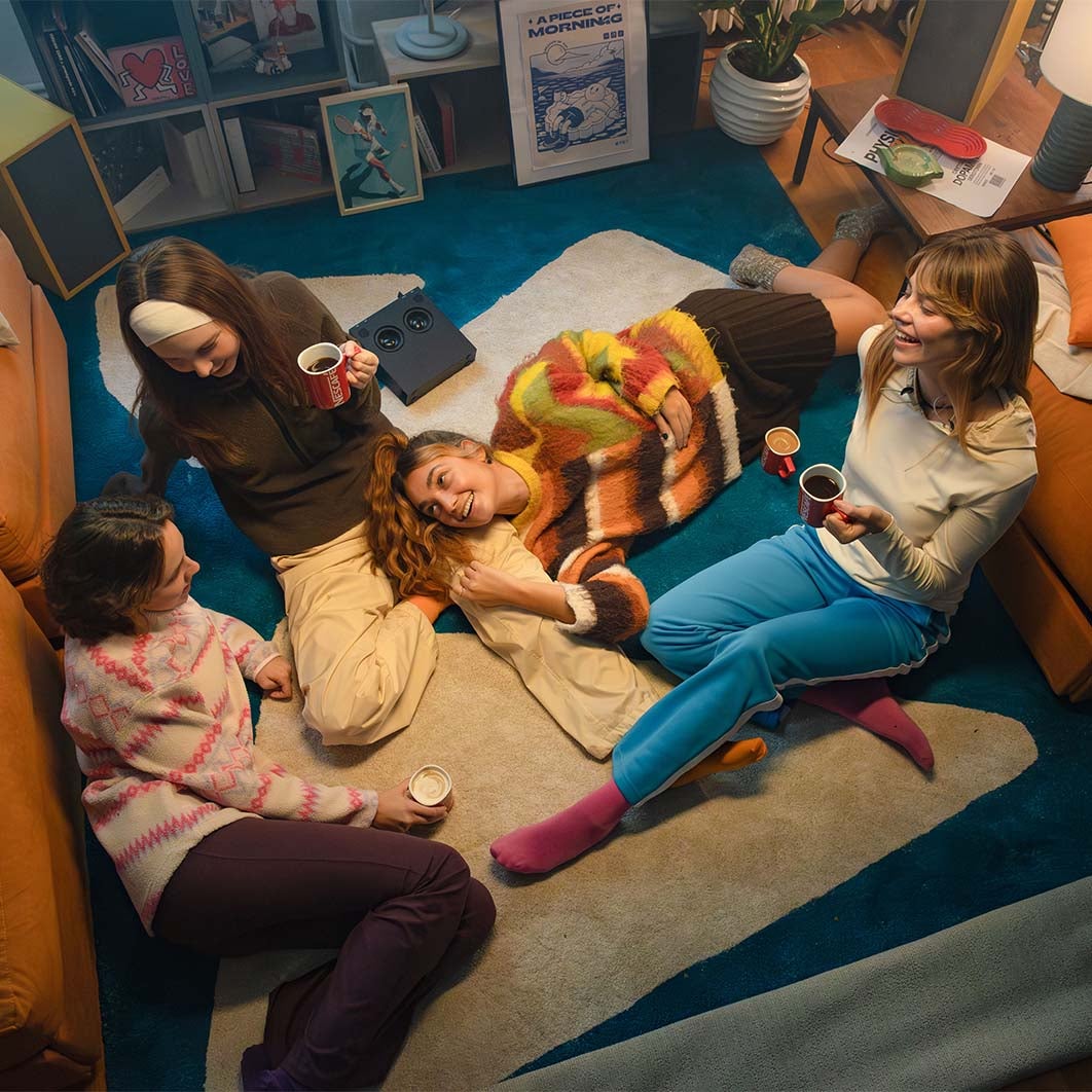 Amiche che bevono caffè