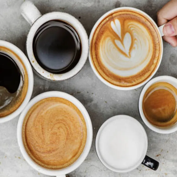 Tazze con differenti tipologie di caffè