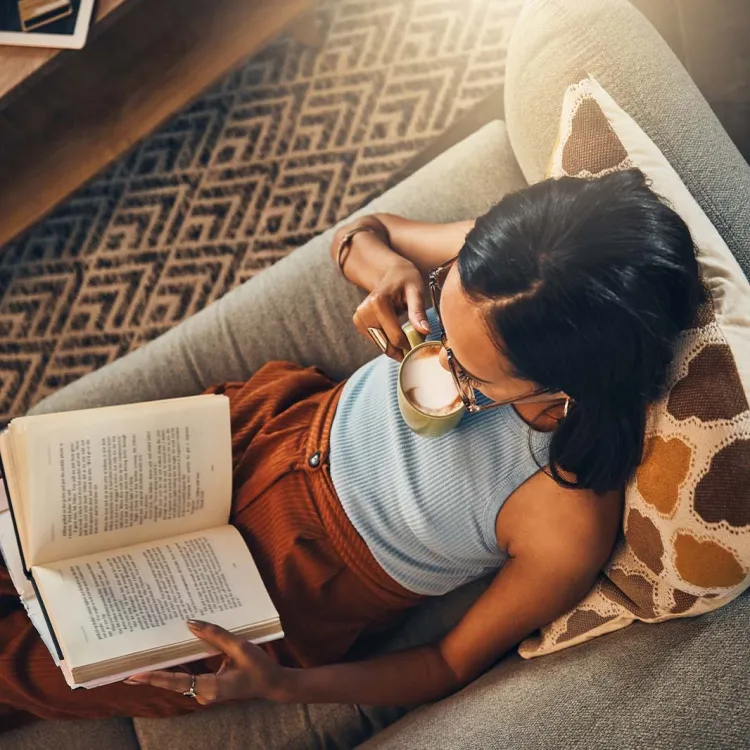 le persone che bevono il caffè