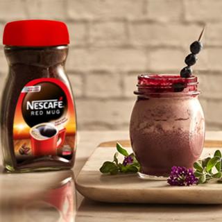 Ice latte recipe in blueberry coffee flavour | Nescafé MENA