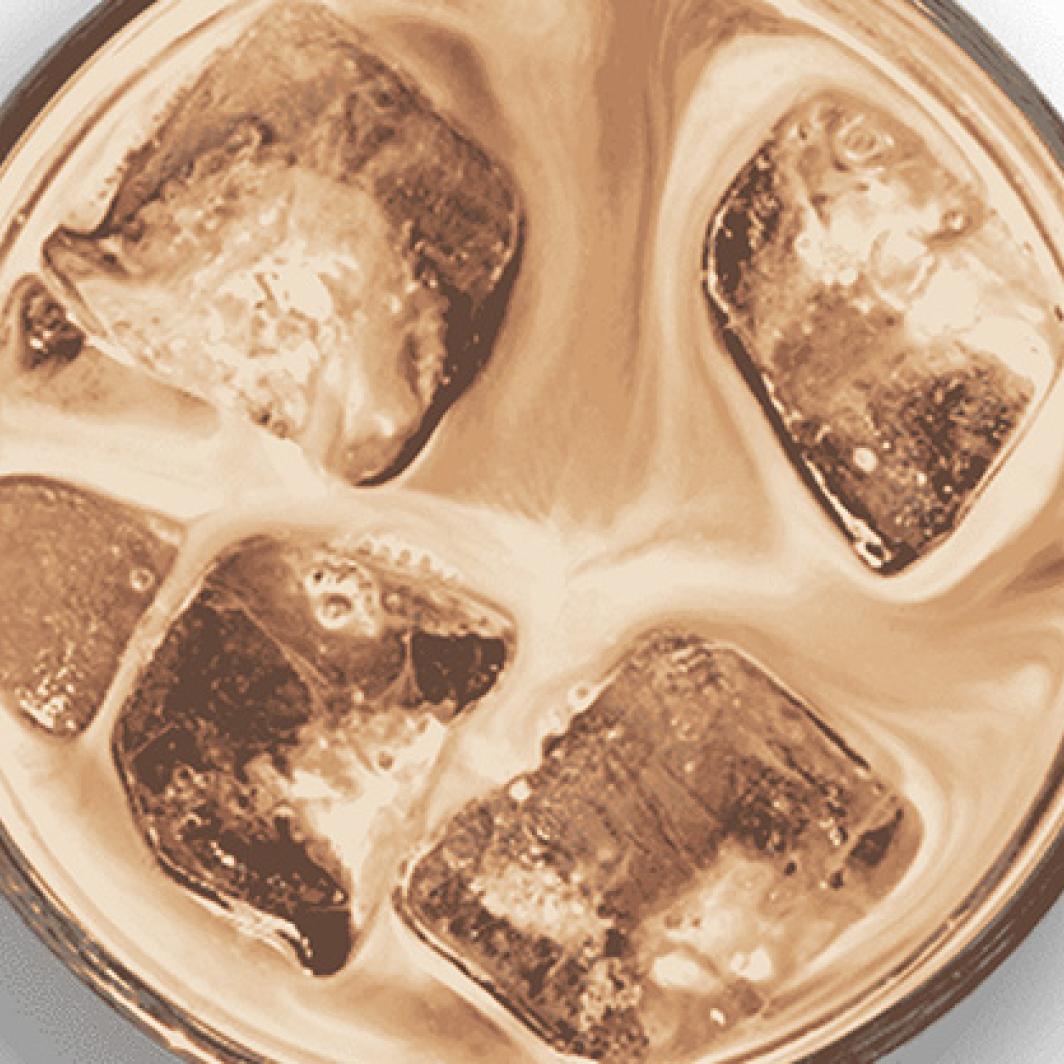 How to make a refreshing iced coffee at home