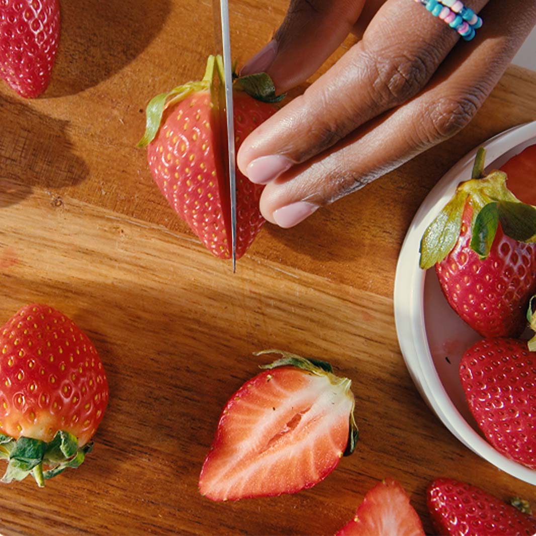 Choping strawberry