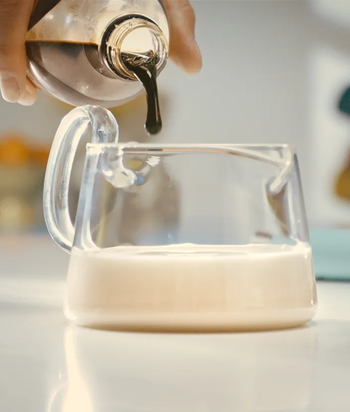 Añadir NESCAFÉ® Espresso Concentrado a la leche