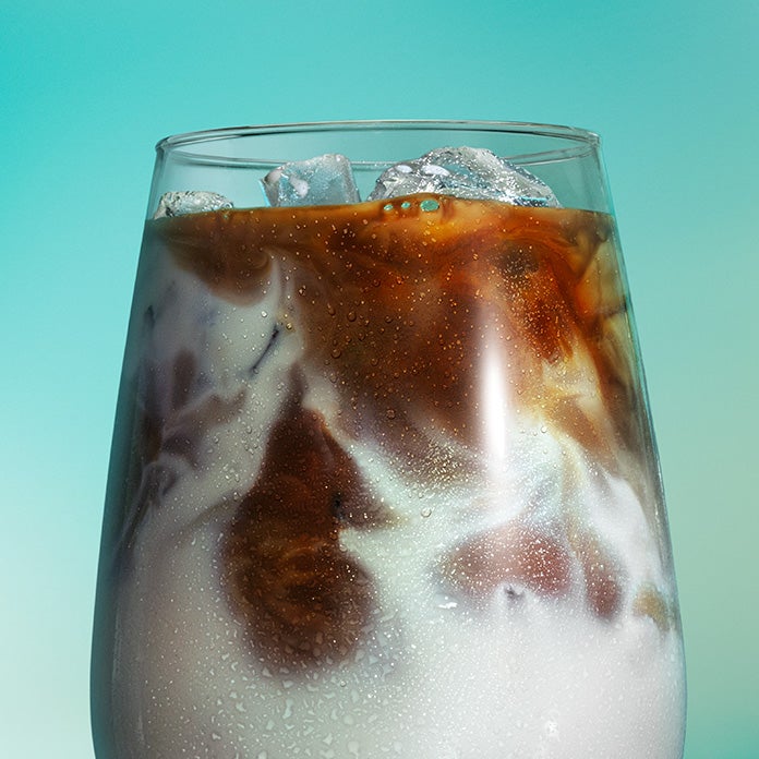 NESCAFÉ® Concentrated koffie op een lepel