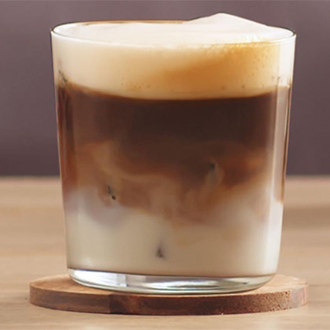 Hoe maak je thuis een verfrissende ijskoffie