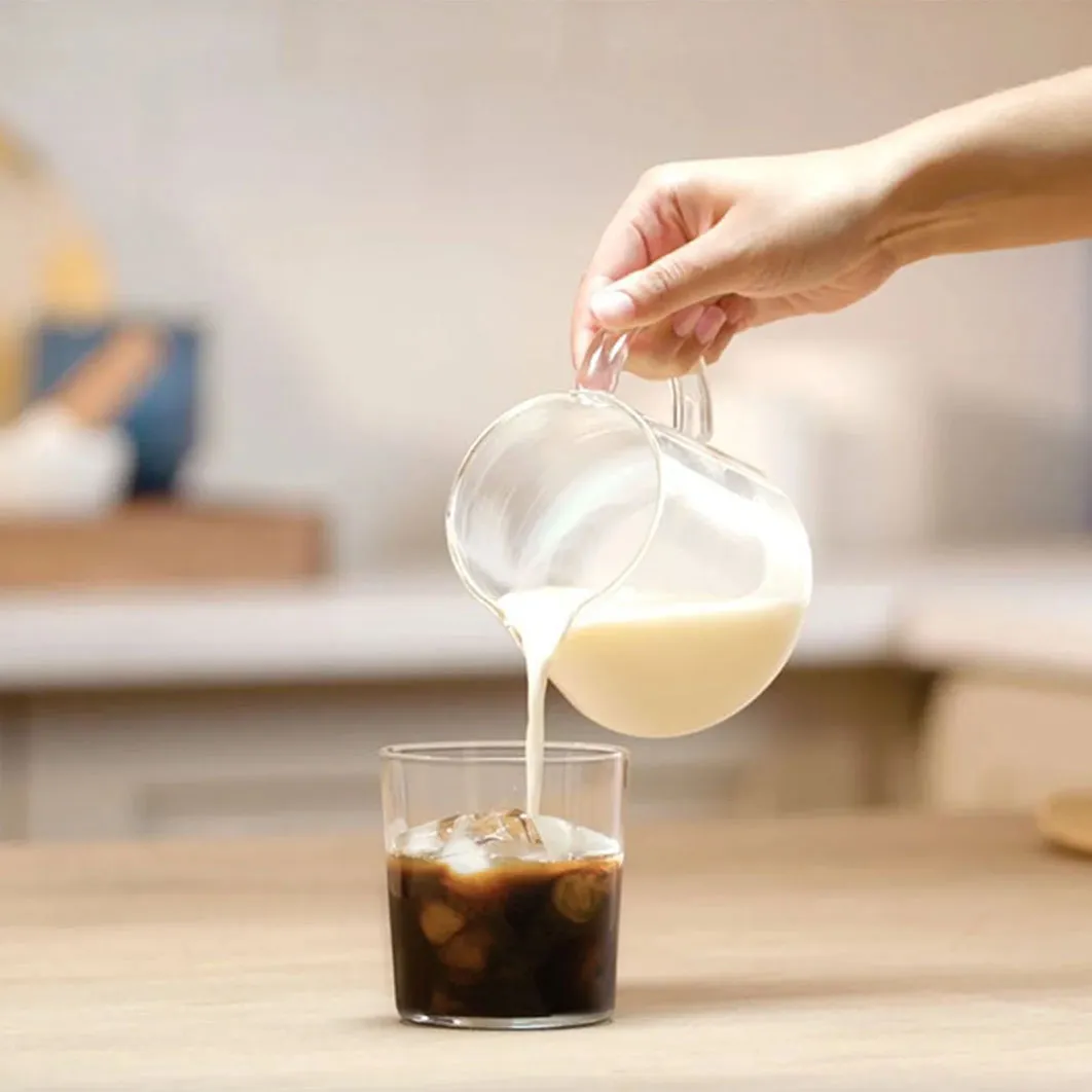 Geniet van je favoriete NESCAFÉ Gold oploskoffie zowel warm als koud