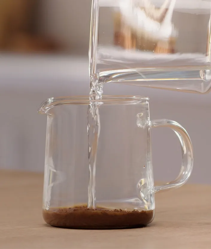 water bij koffie doen