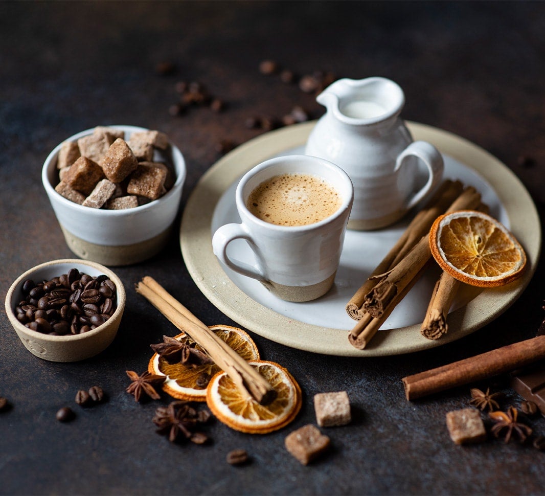 forskjellige krydder og appelsiner