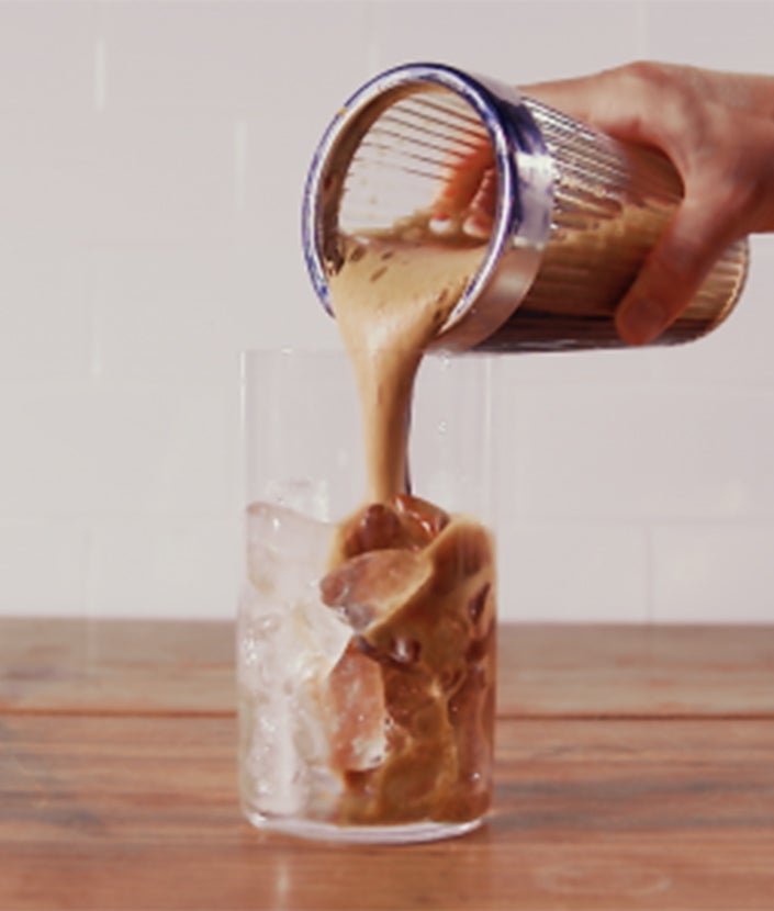 NESCAFÉ Frappe step 2