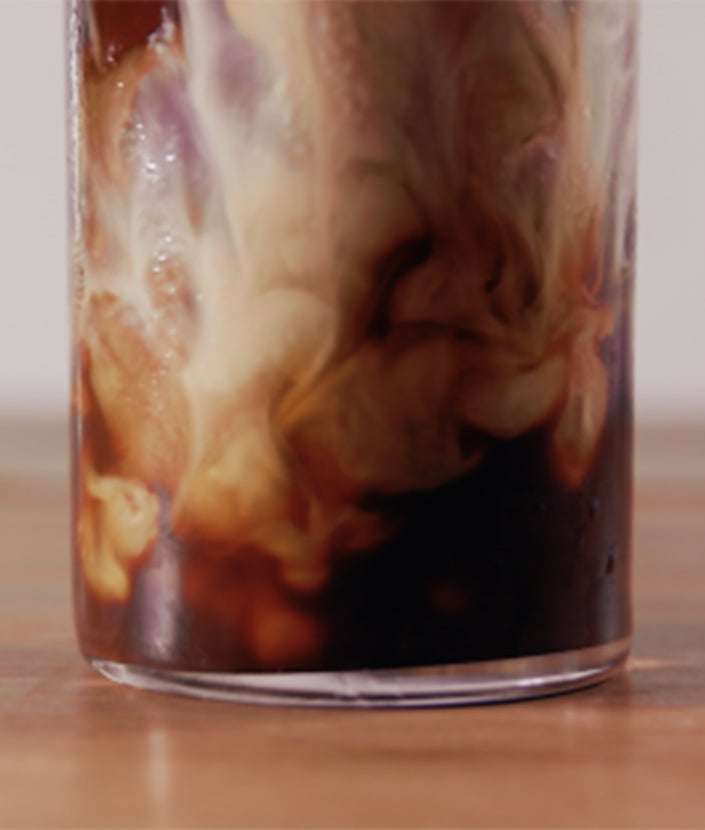 NESCAFÉ Frappe step 3