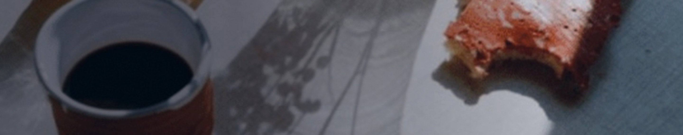 filiżanka kawy i ciasto