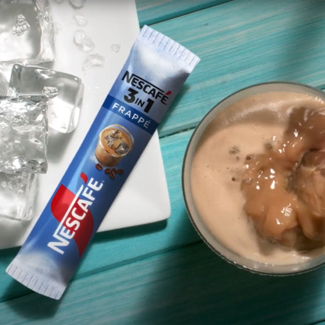 Cum să prepari NESCAFÉ 3in1 FRAPPÉ?