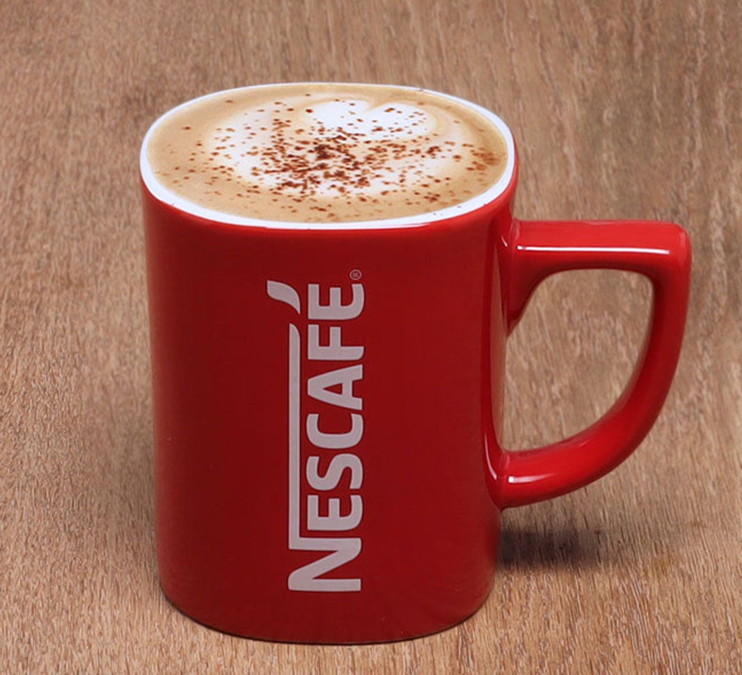 o cană de cafea instant