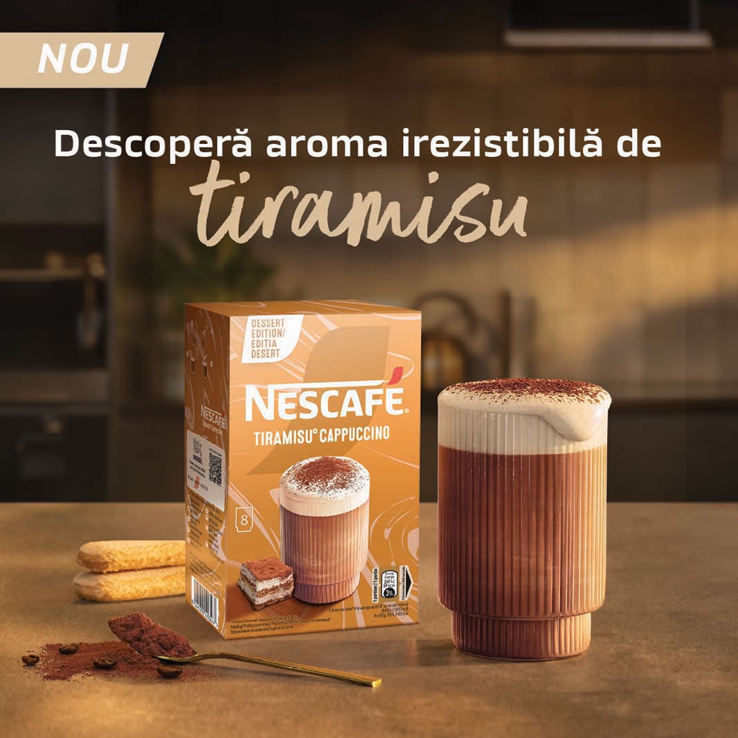 femeie care bea cafea