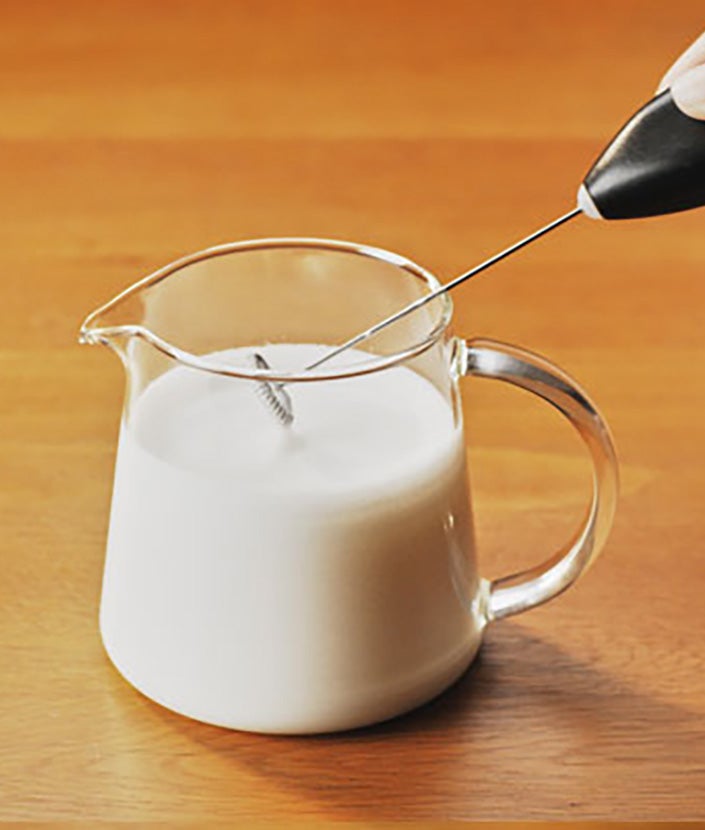 Napravite mlečnu penu.