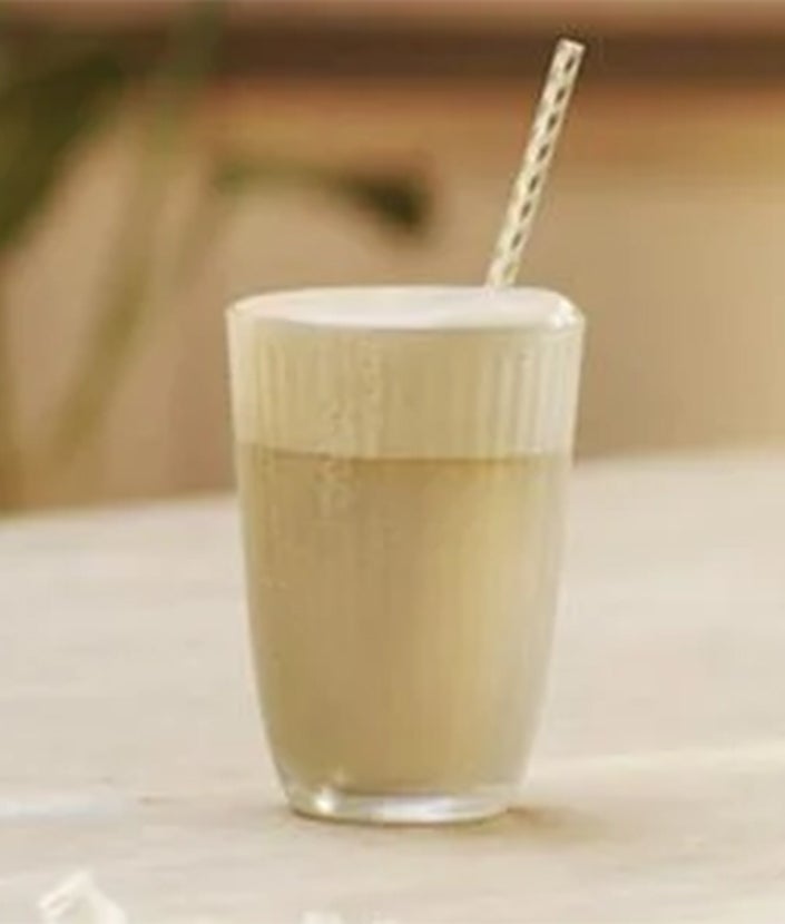 Glas som innehåller en NESCAFÉ Vietnamese Frappé 