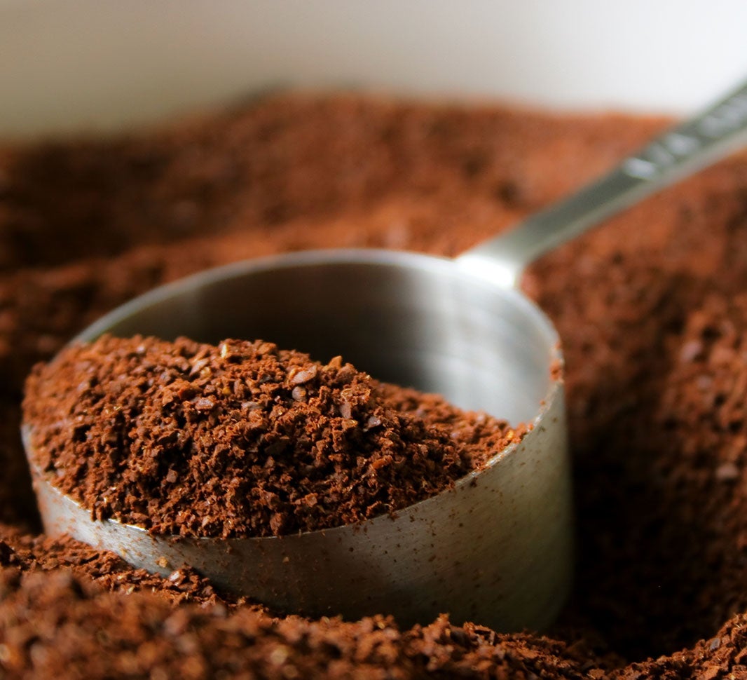 extrahera koffein från kaffebönor