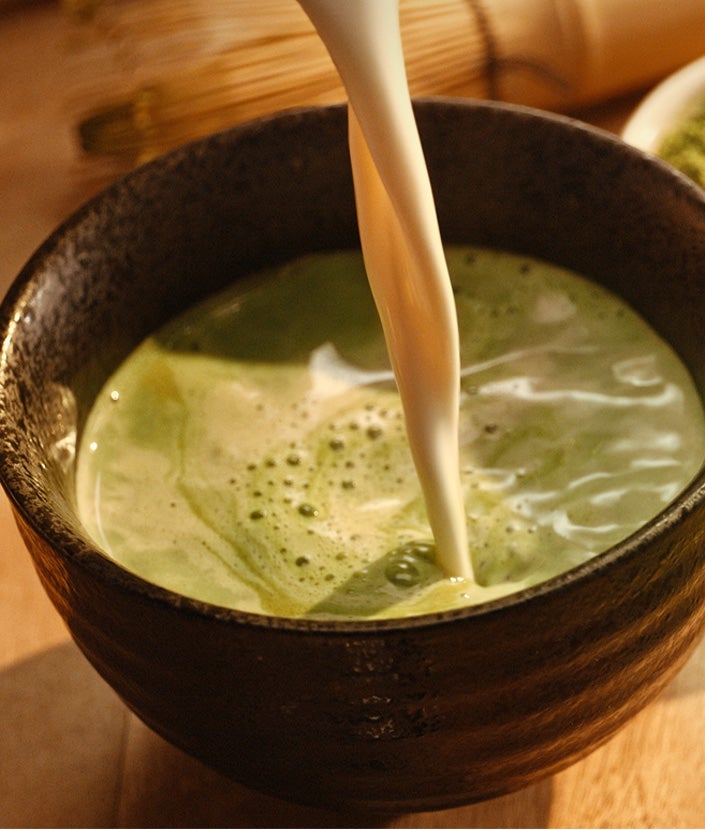 Frothing matcha milk
