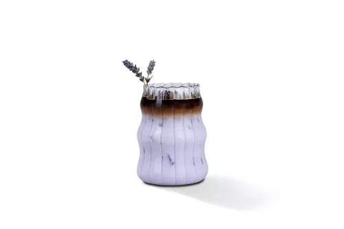 Latte helado de lavanda