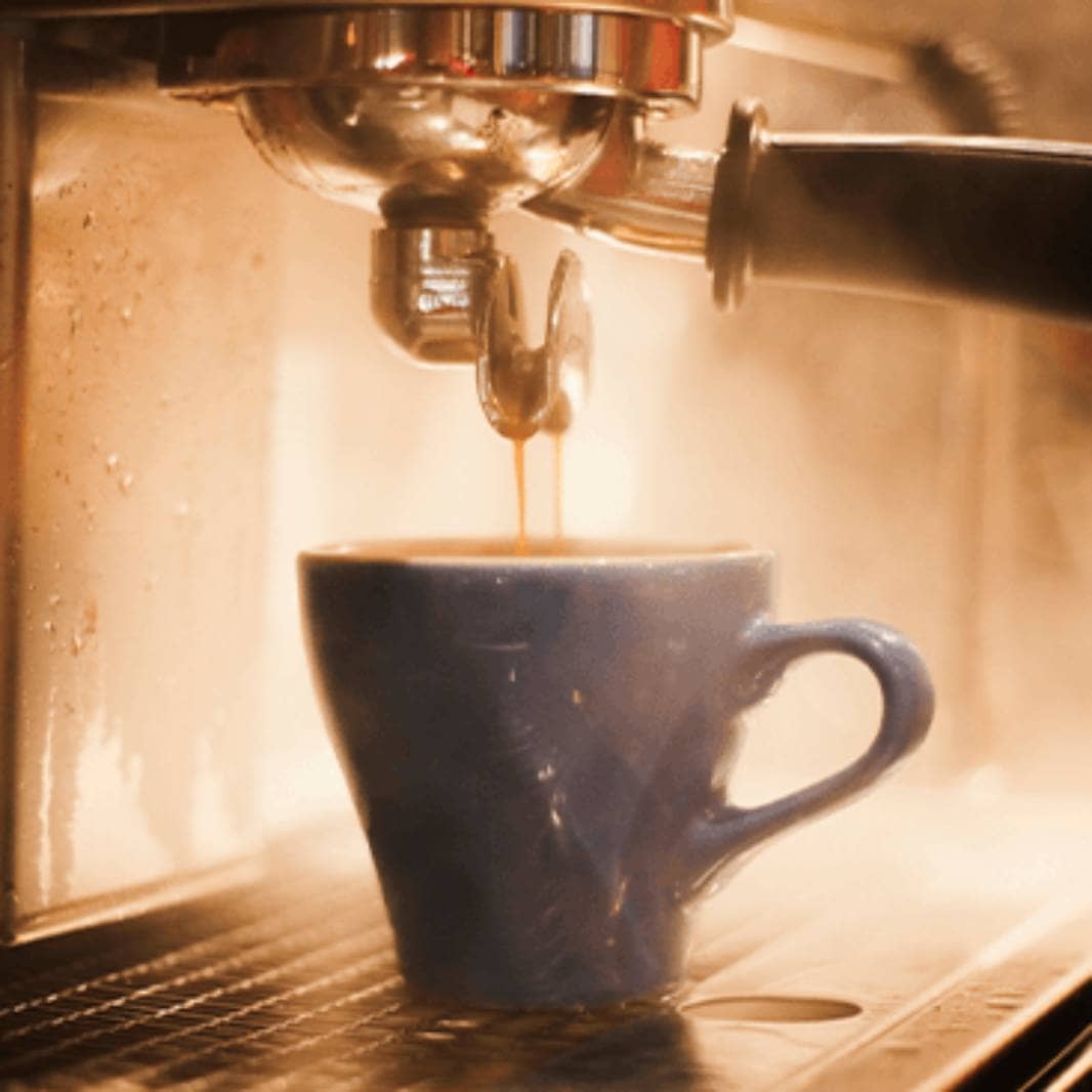 Gợi ý dụng cụ pha cà phê tại nhà đơn giản chuẩn vị quán